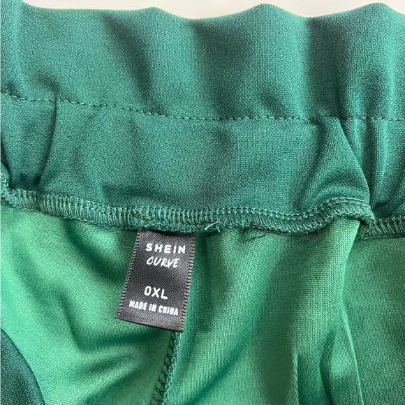 Shein curve women’s green pants 0XL - Picture 3 of 3
